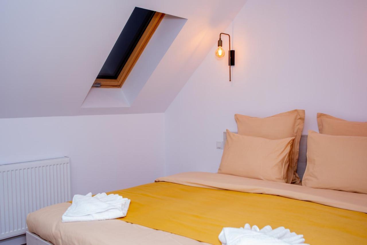 Casuta Doi Ponei Villa Busteni Bagian luar foto