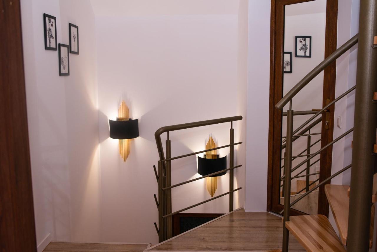Casuta Doi Ponei Villa Busteni Bagian luar foto