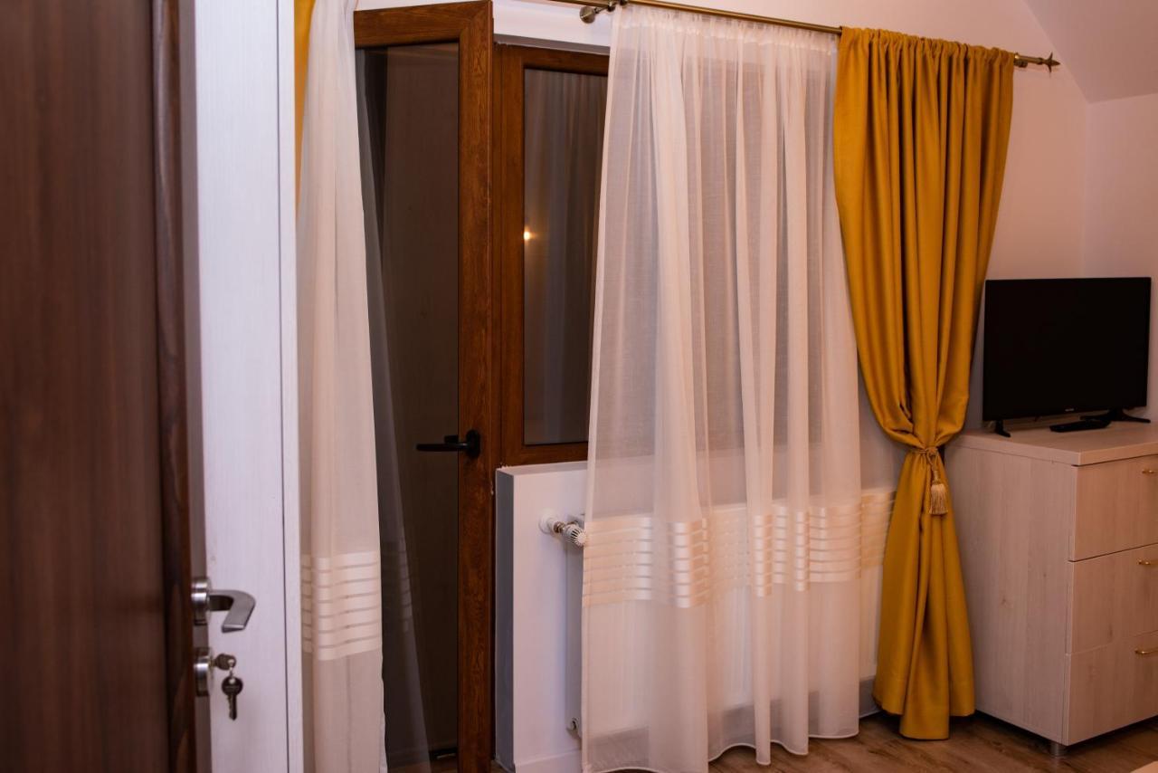 Casuta Doi Ponei Villa Busteni Bagian luar foto