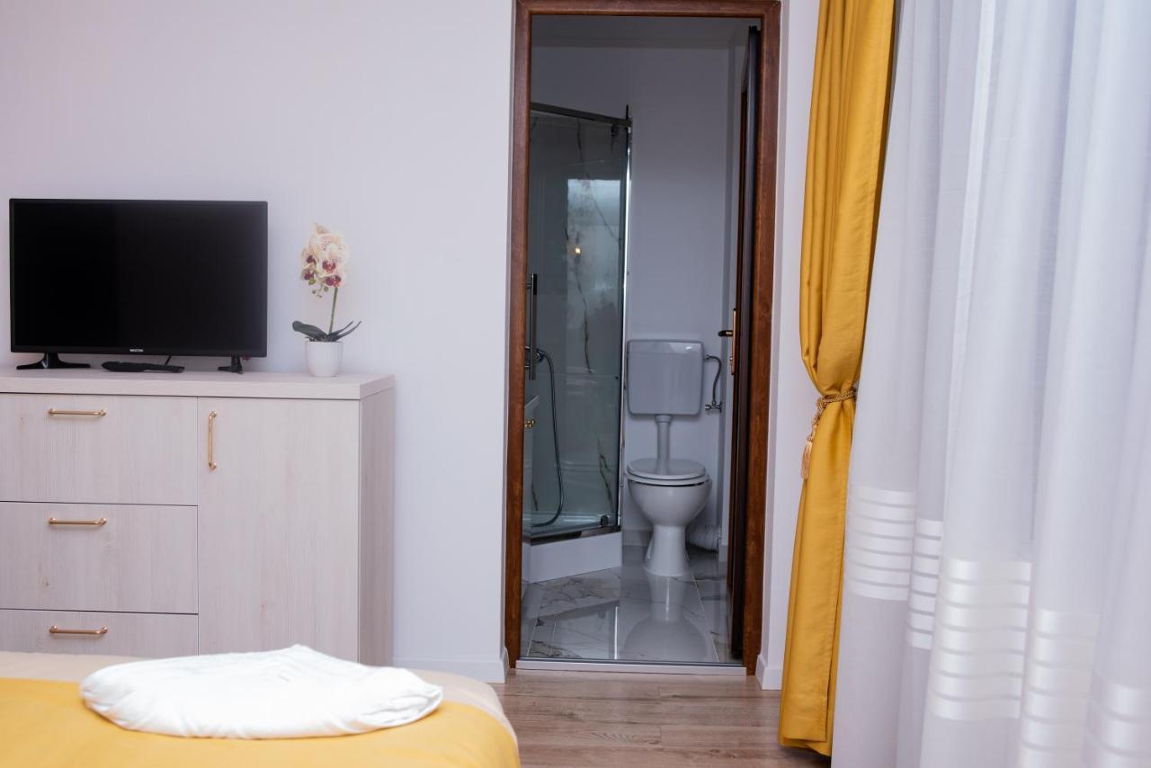 Casuta Doi Ponei Villa Busteni Bagian luar foto